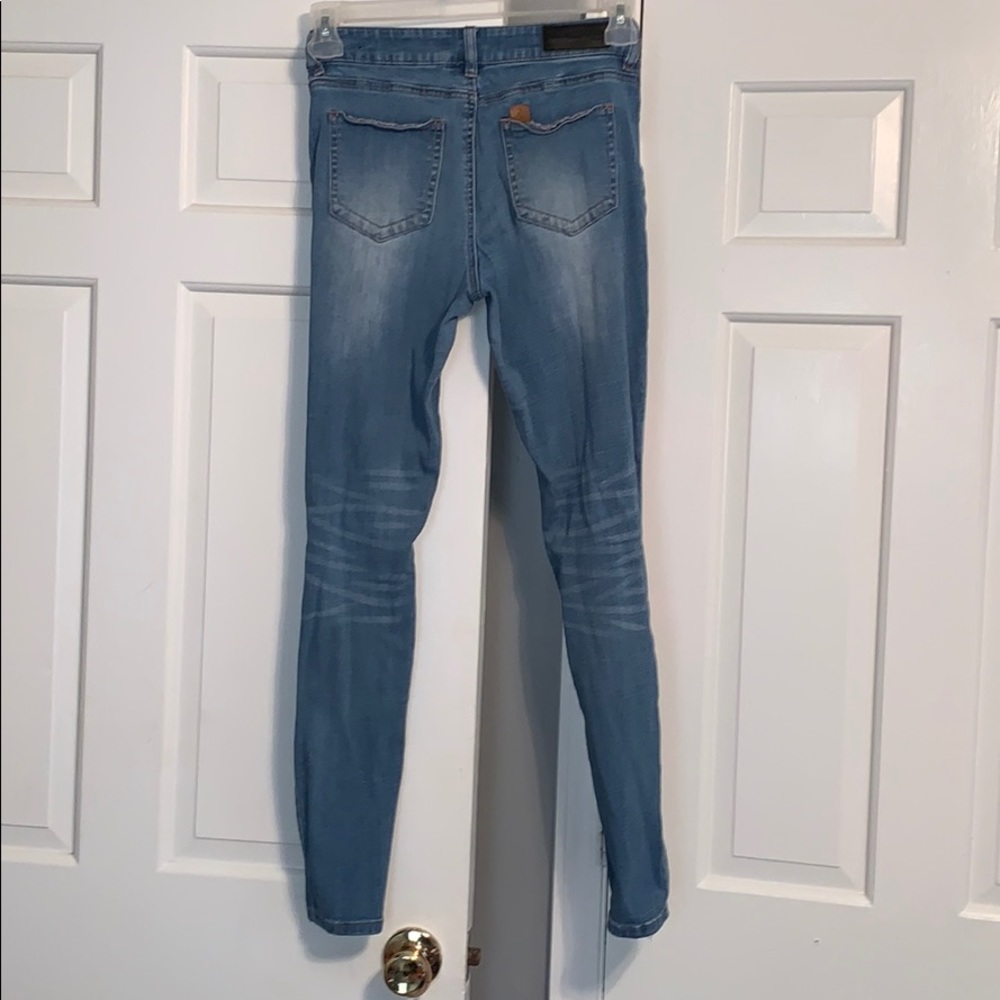 Cute Light Wash Ripped Jeans👖 - Picture 4 of 6